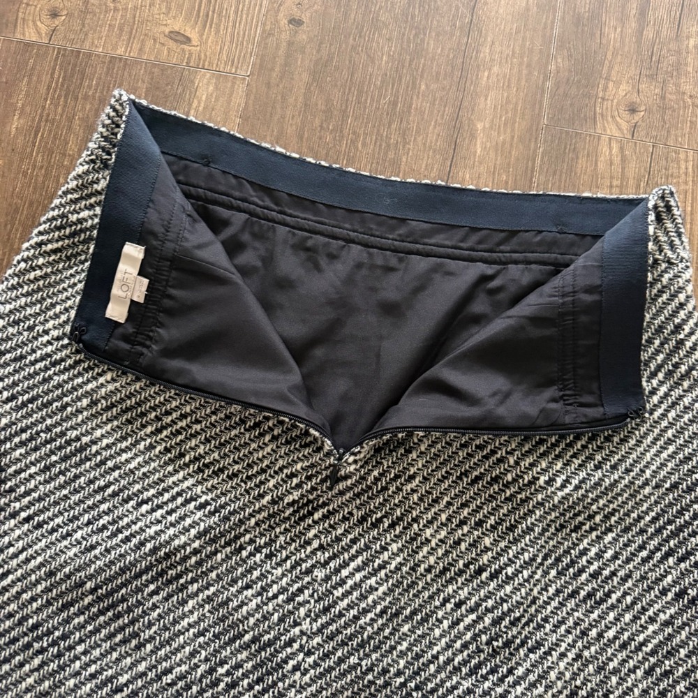 LOFT Mini Skirt Women 4 Black White Herringbone Tweed Button Tab Academia Office - Picture 6 of 13